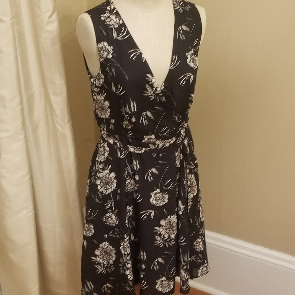 Nostalgia XL Black floral dress
